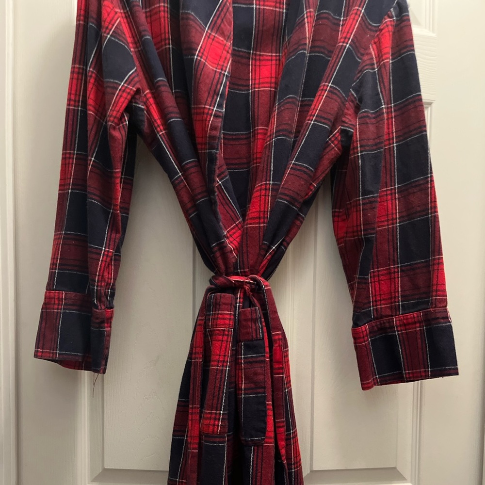 Red & navy plaid BATHROBE. UNISEX SZ M